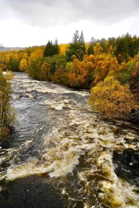 Riverside Lodge In Killiecrankie Bridge of Tilt Esterno foto
