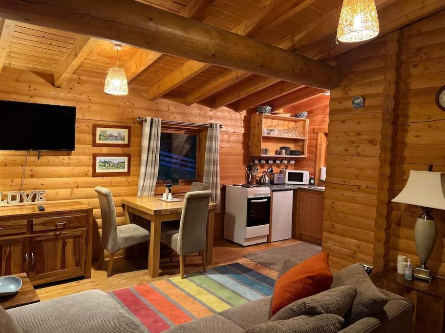 Riverside Lodge In Killiecrankie Bridge of Tilt Esterno foto